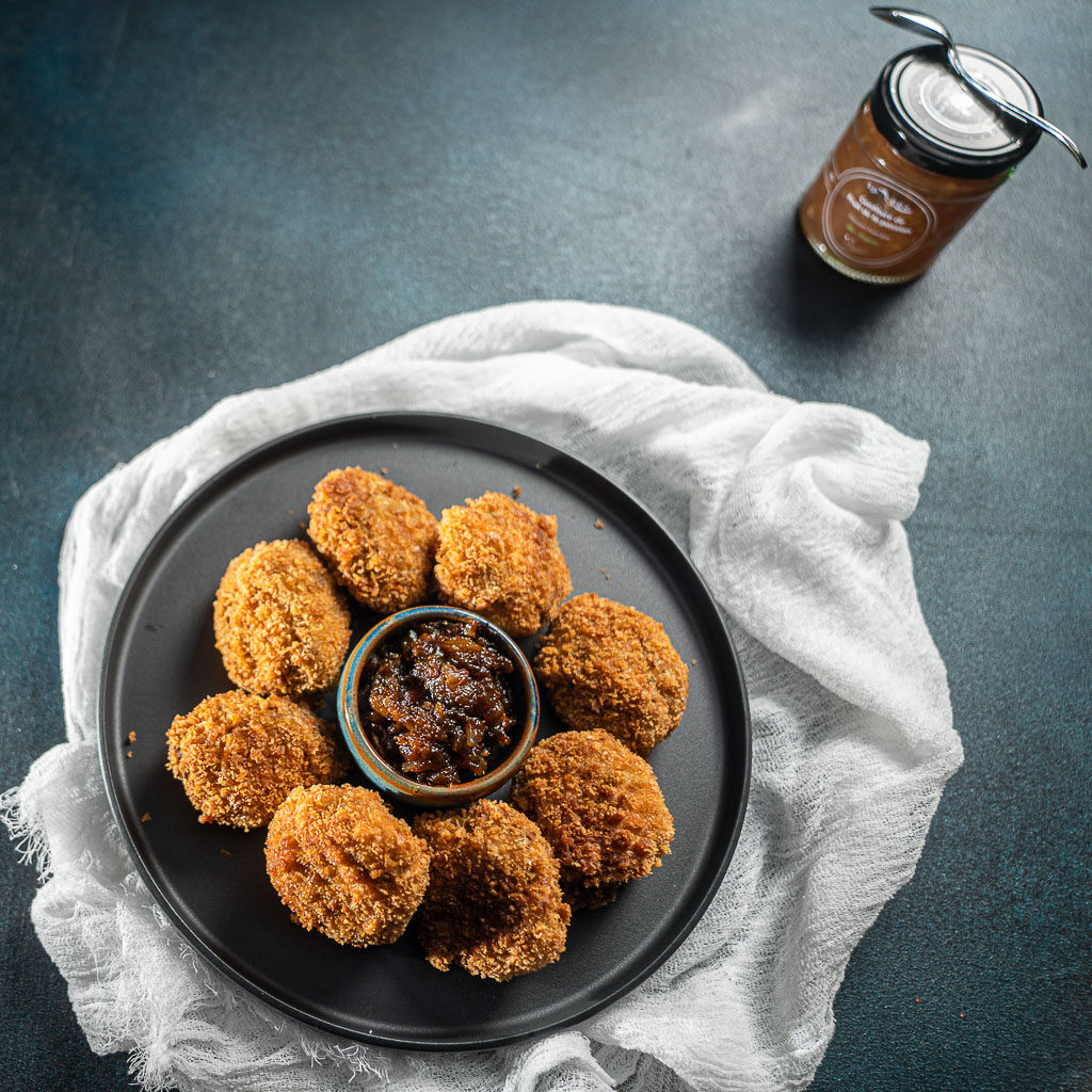 boulettes de viande hachée ou catless et chutney de fruit de la passion