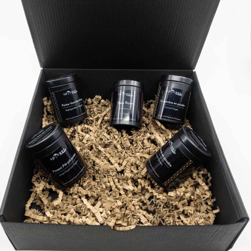 cinq pots d'épices qui composent le coffret Spyceez